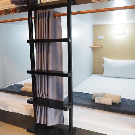 A Nighttime Hostel Krabi town Εξωτερικό φωτογραφία