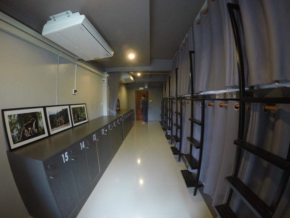 A Nighttime Hostel Krabi town Εξωτερικό φωτογραφία