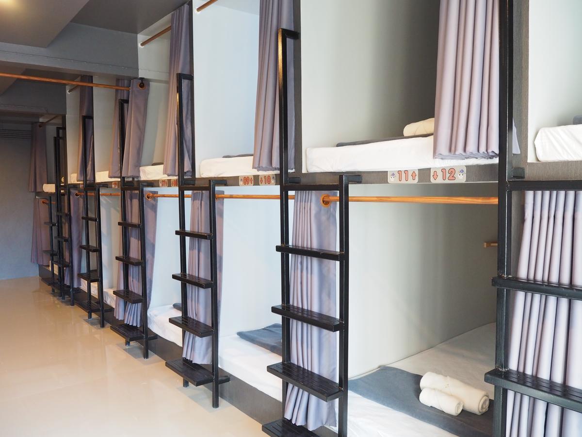 A Nighttime Hostel Krabi town Εξωτερικό φωτογραφία