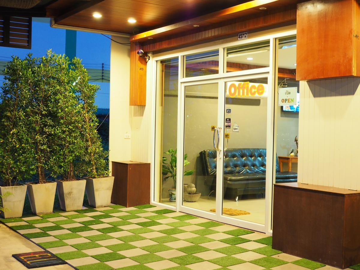 A Nighttime Hostel Krabi town Εξωτερικό φωτογραφία