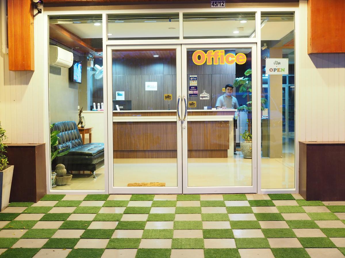A Nighttime Hostel Krabi town Εξωτερικό φωτογραφία