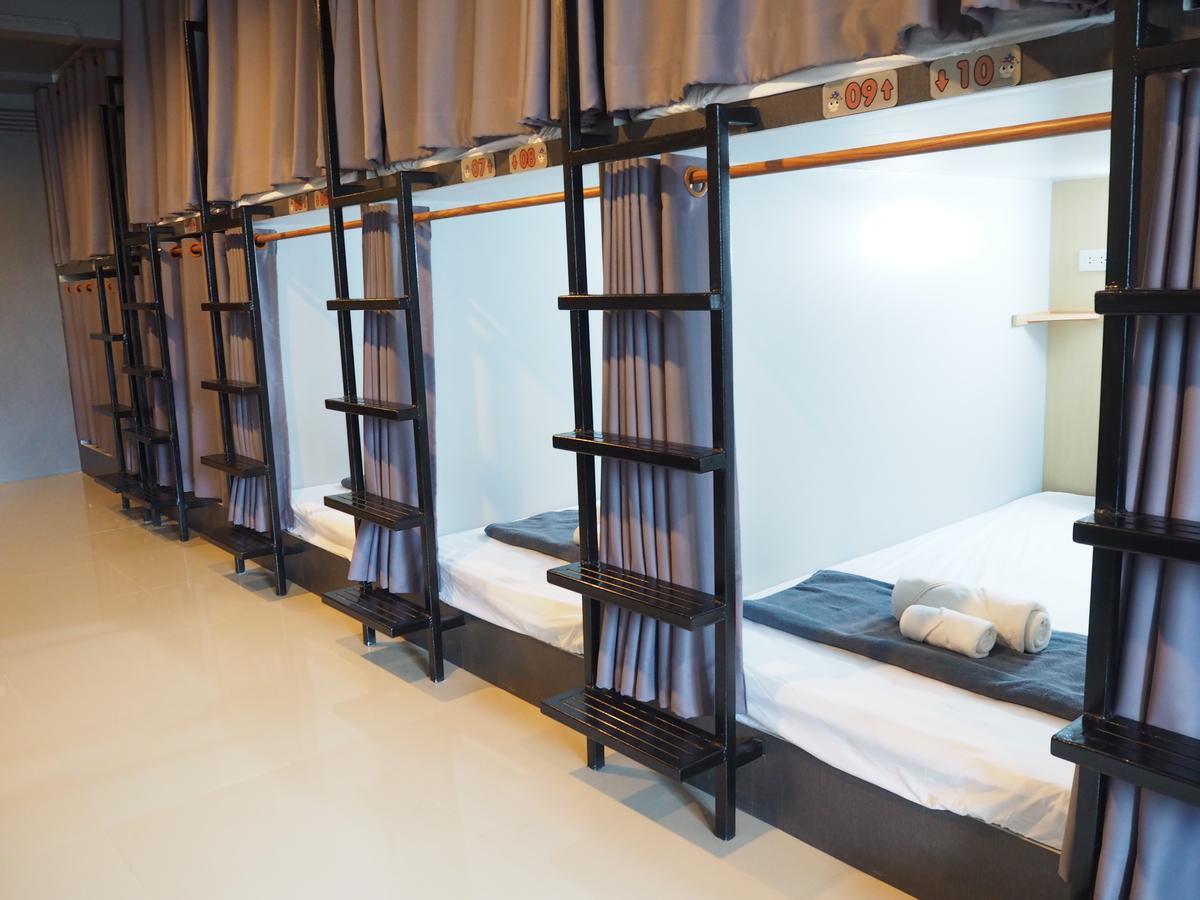 A Nighttime Hostel Krabi town Εξωτερικό φωτογραφία