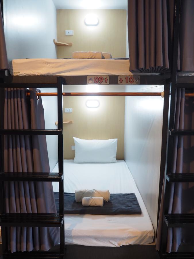 A Nighttime Hostel Krabi town Εξωτερικό φωτογραφία